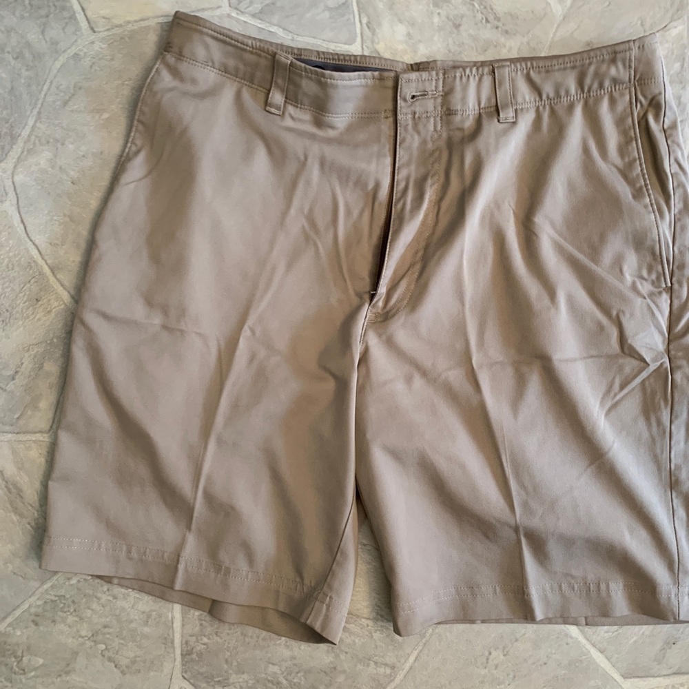 ⛳️ 34” ProTour/Belk Khaki Golf Shorts